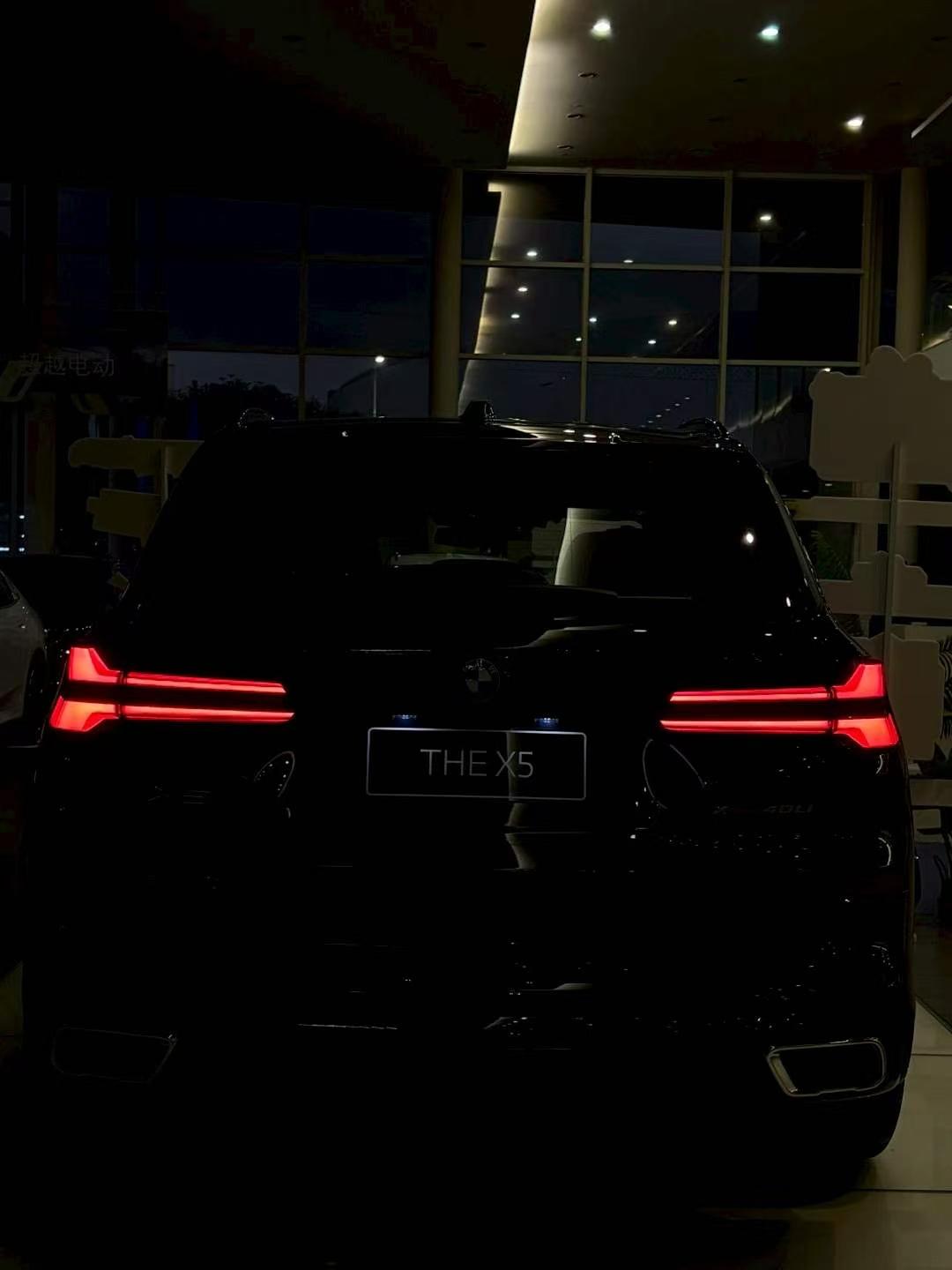 宝马X5虽然现在国内新能源车满天飞，从销量上面来讲也确实碾压了燃油车型，