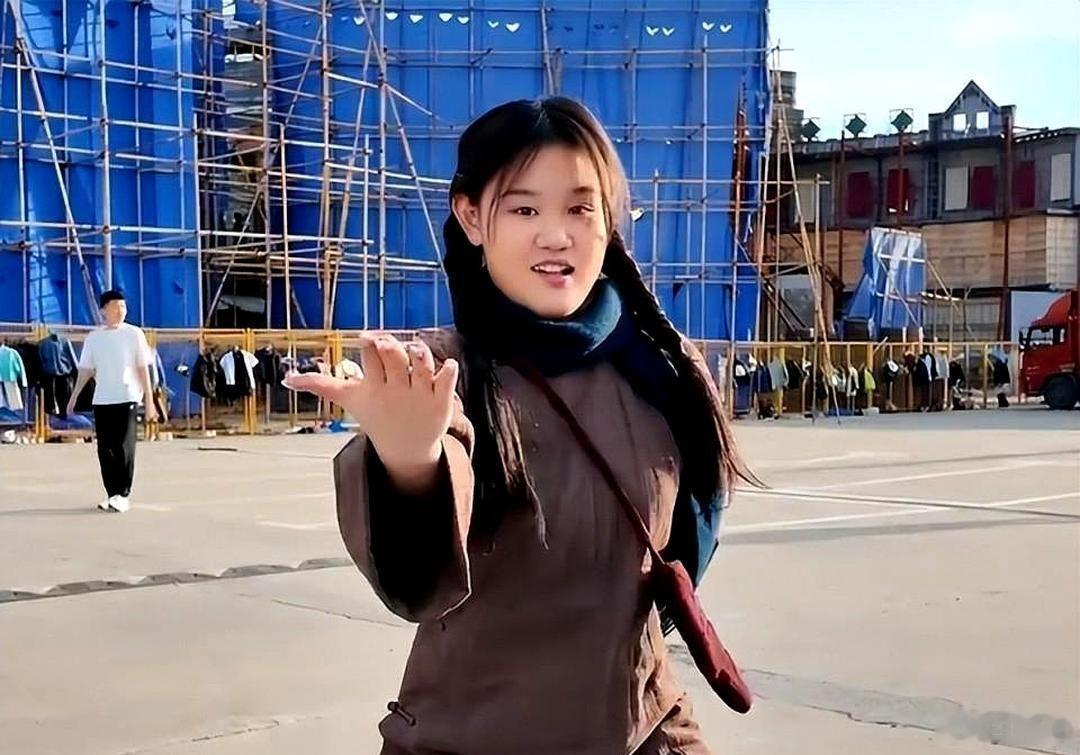 张家齐虽然退出国家队一线，但她目前每年仍可拿到25万至30万元薪资，张家齐离开国