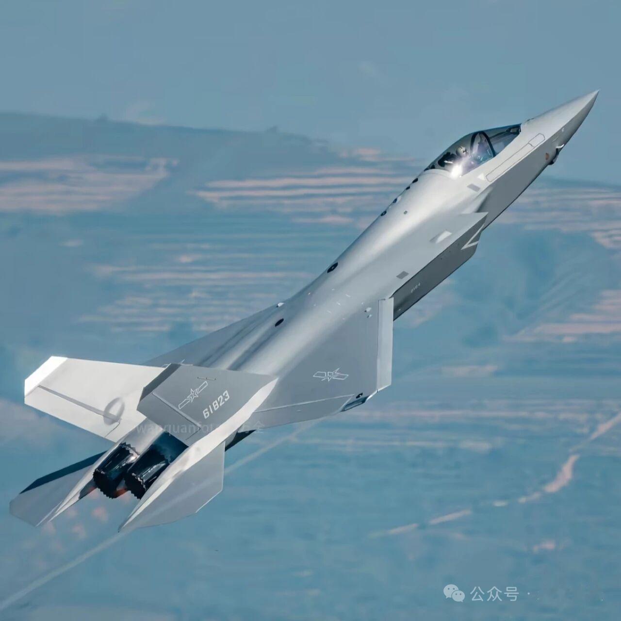 11月3日，据央视军事网站报道，欣赏一组国之重器歼一35B隐身五代机，代号“蓝鲨