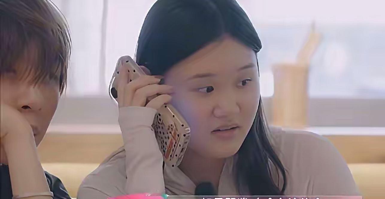 整季《我家那闺女》，张家齐的爸爸，没出现过。没镜头，没对话，没人提。妈妈不提，嘉宾不问，节目组默契跳
