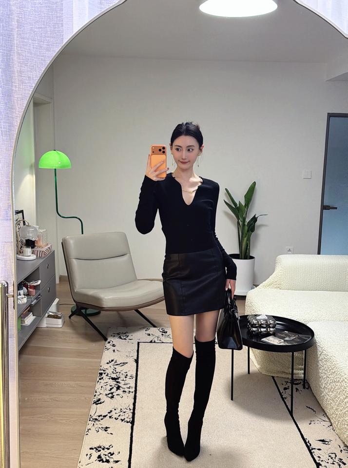 冬天少不了的氛围感单品！！👢|||这双过膝靴简直是“腿精制造机”！绒面质感柔