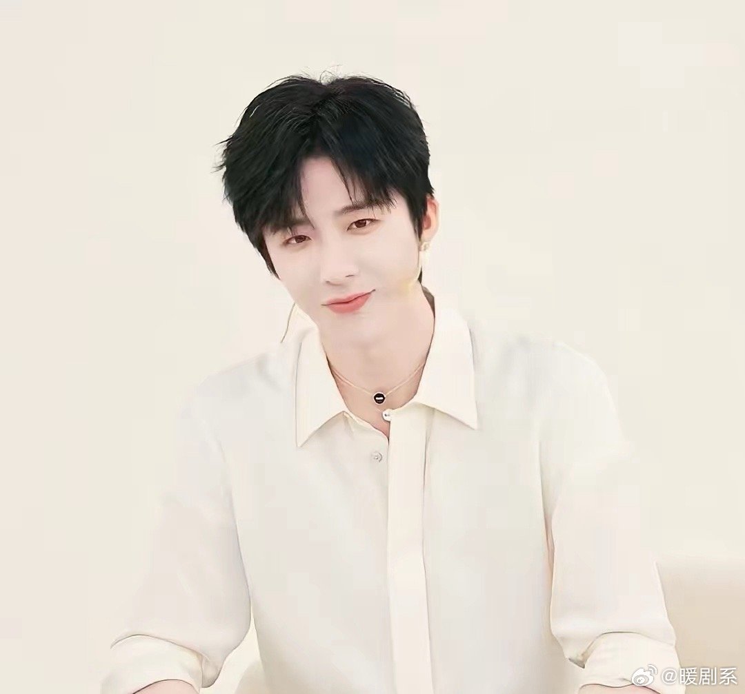 终于有网友指出来了刘宇宁啊刘宇宁你下次能不能挑点好剧本啊，你看看“玫瑰丛生”那是