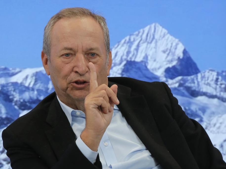 下面这个人，是个天才，美国前财政部长，也是这两天重启爱泼斯坦调查后，第一个人设塌