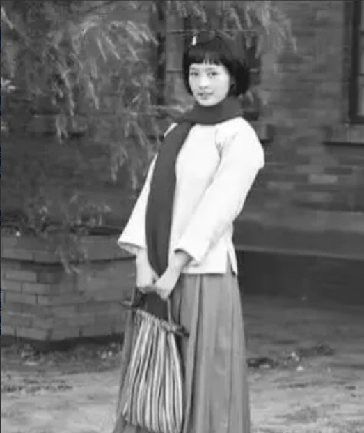 1931年厦门刑场上，怀胎八月的梁慧贞摘下手表塞给刽子手：“别打肚子，朝头开枪。