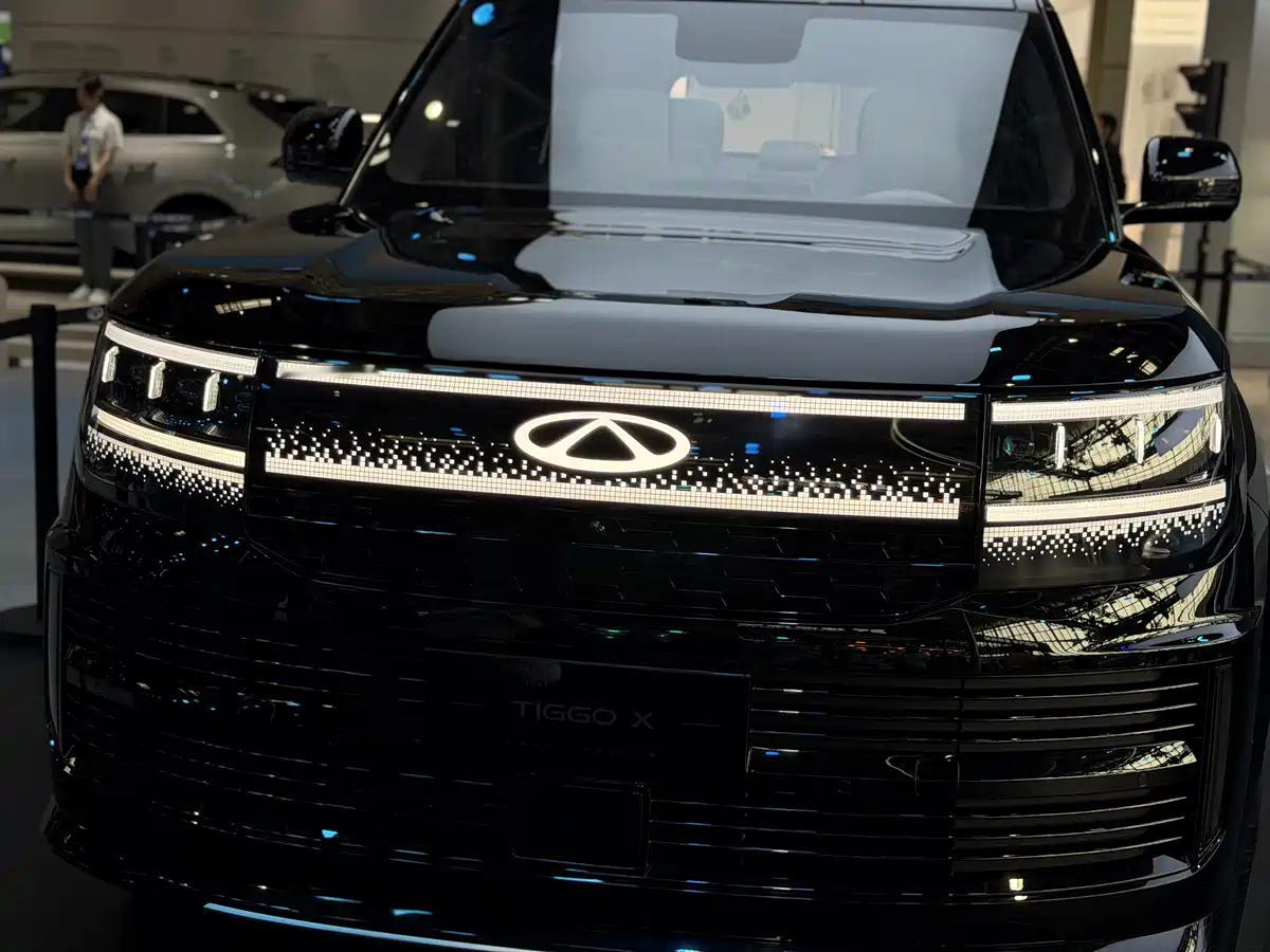 奥迪的工作人员不仔细了，是不是把车放错车标了？国产里，奇瑞真的是没有自己的设计语