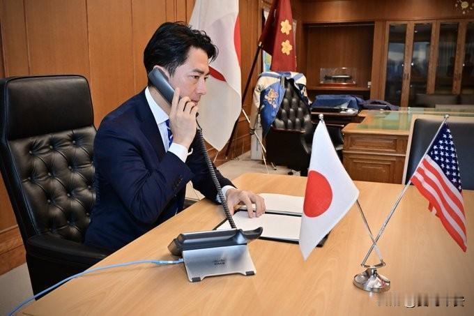 小日子太丢人了今天凌晨，日本防卫大臣小泉进次郎与美国战争部长赫格塞斯通了电话，