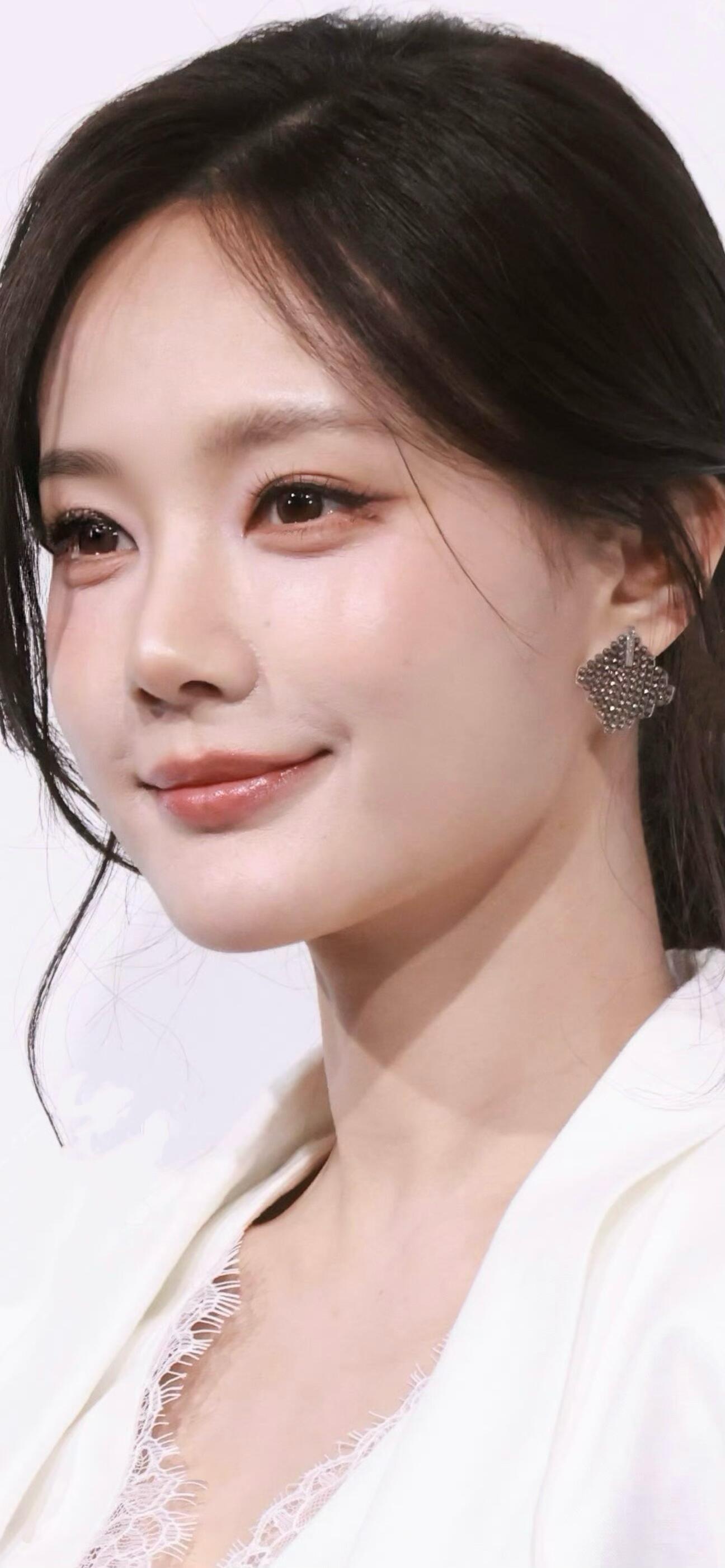 李一桐淡颜清透感太戳人了