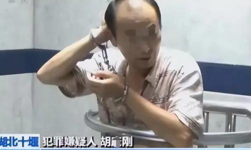 谁能想到，湖北十堰的一家地方法院里，竟然会上演一场血染法庭的连环刺杀案！四个穿法