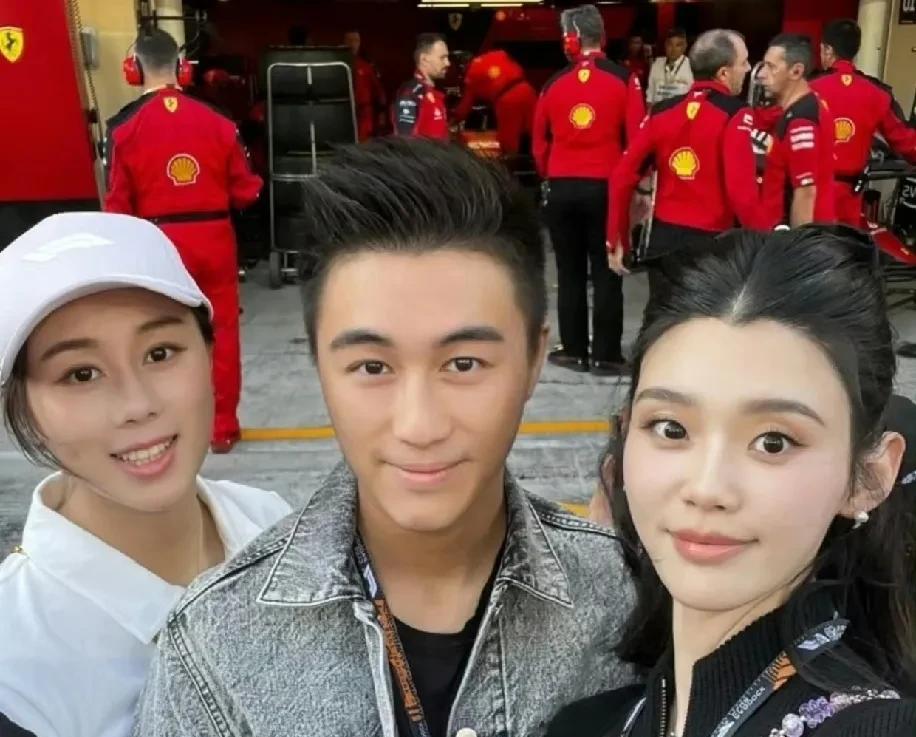 7月31日，网上有人爆料说何猷君和自己的亲妹妹乱伦，还晒出了俩人一起睡觉的床照，