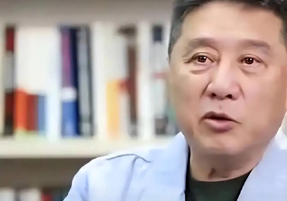 41岁名导为19岁新星抛妻弃子，净身出户后，晚年凄凉孤独终老谁能抵