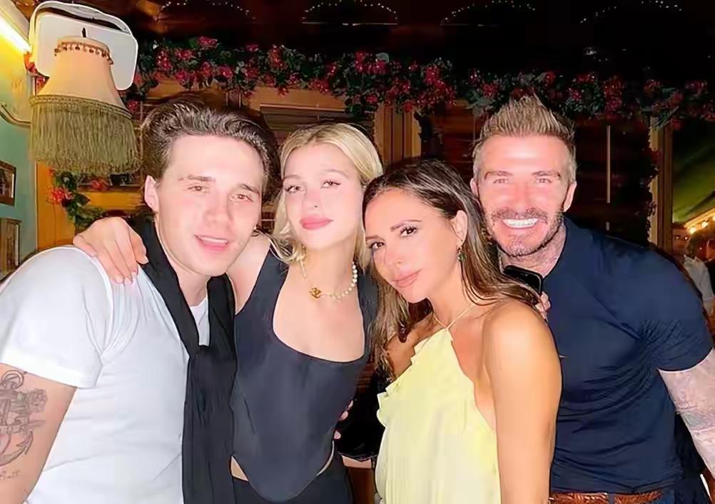 被大儿子拉黑贝壳汉姆夫妇仍卑微为他庆生，即使示好，也暖不了儿子的心3月4日，布