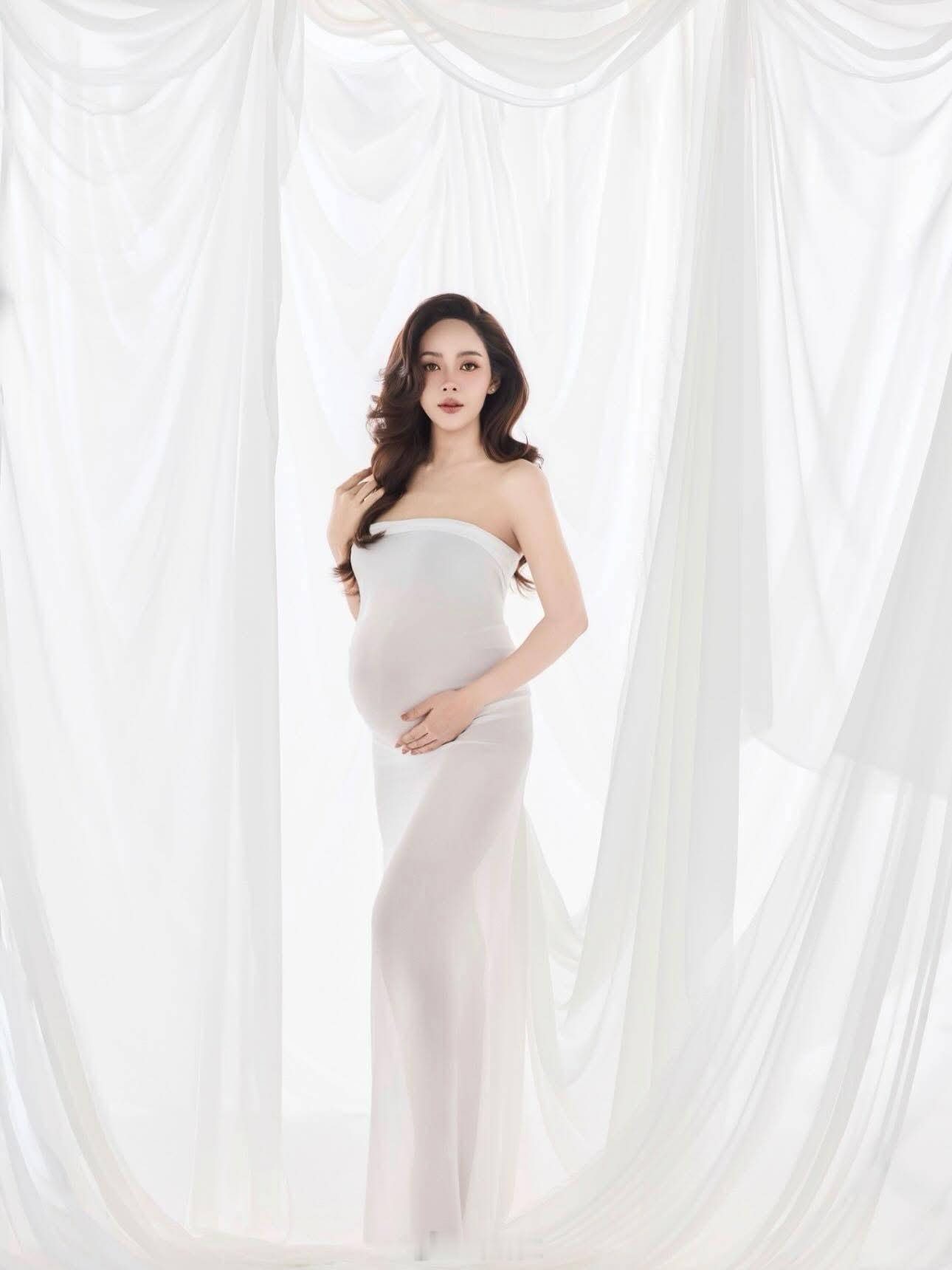 泰星fai产前写真泰星Fai挺大孕肚拍摄产前写真🤰🏻📸