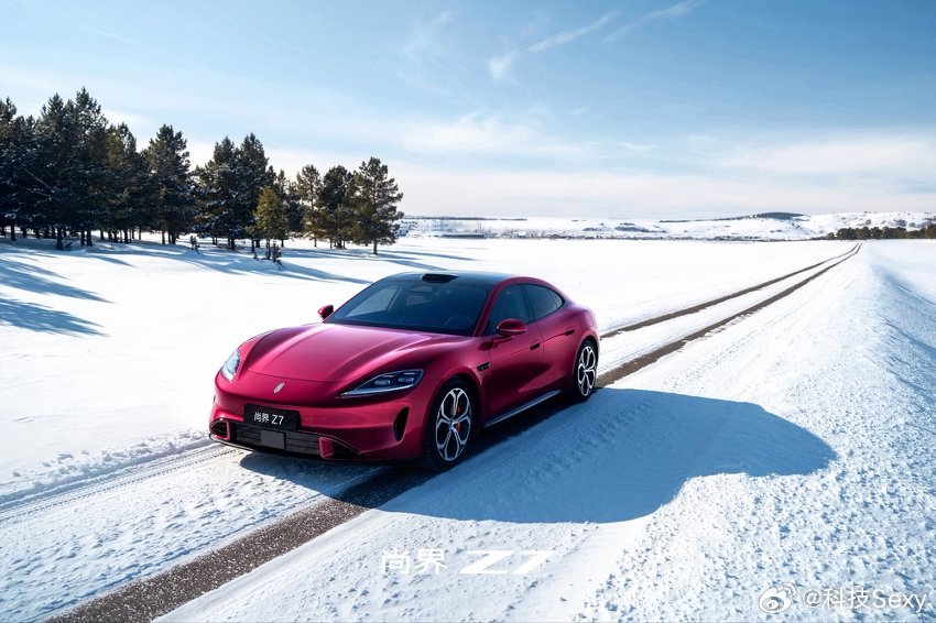 都说纯电轿跑看“三电”，那三电的“心脏”看什么？看电池！今天，鸿蒙智行家族的全新