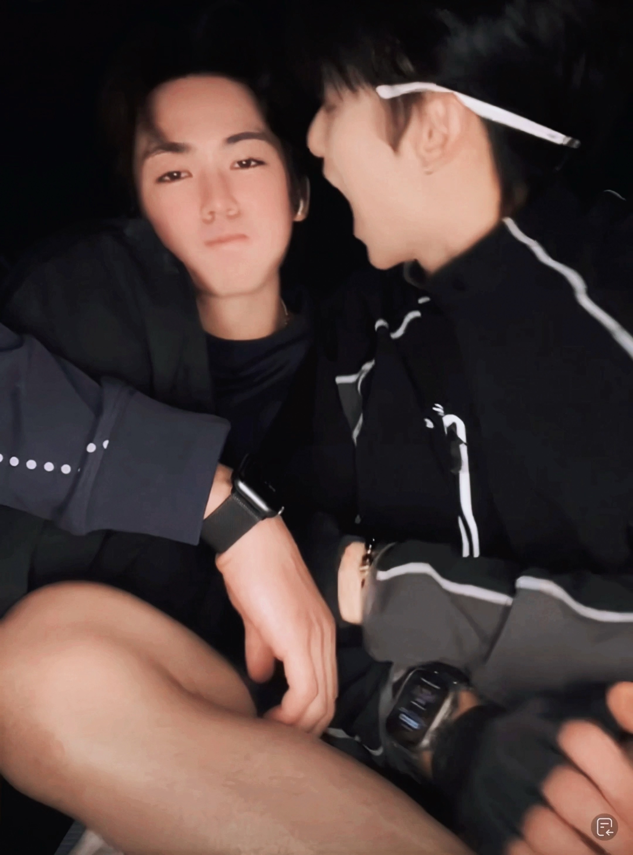 一人吸一口bb肉。​​​