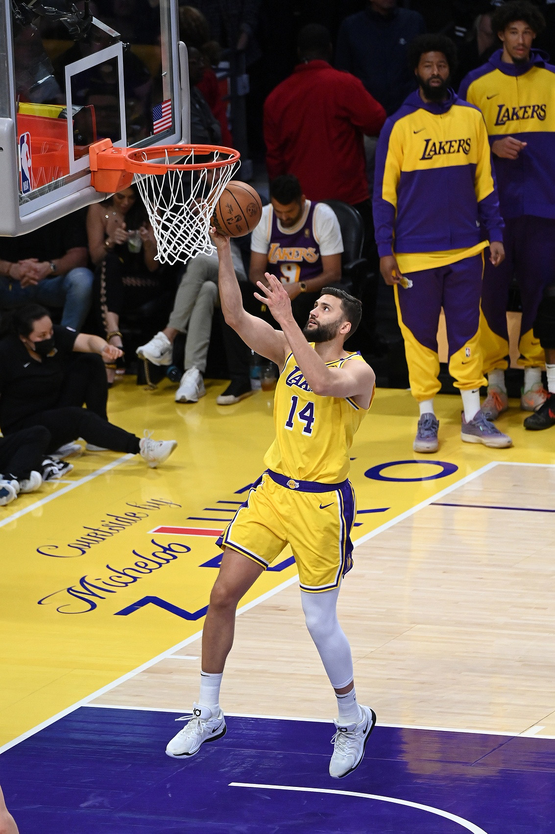 NBA常规赛，湖人在主场128-104大胜国王。赛后，东契奇接受了记者采访。谈到