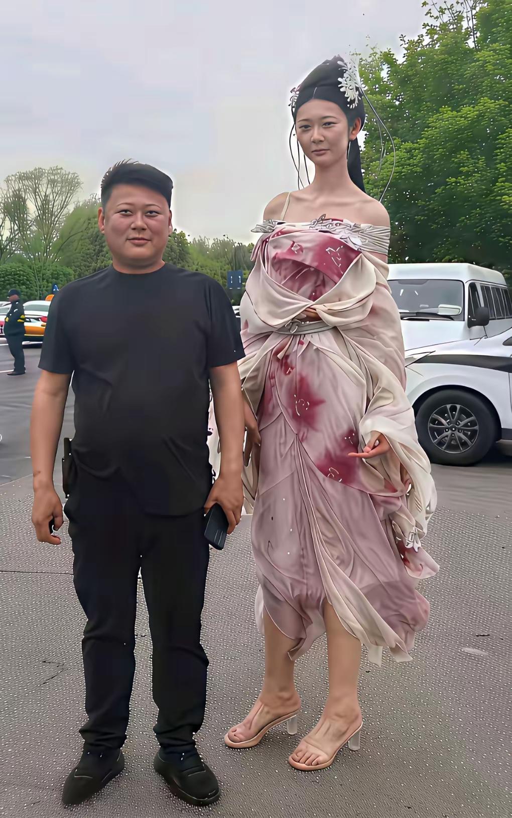 两位模特是谁？猜猜他们的身高？