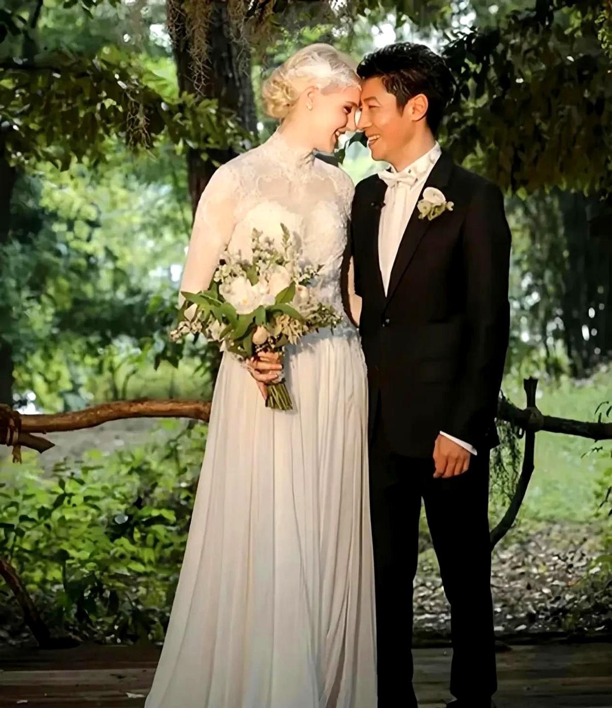 8年后，当初嘲她“下嫁”的人都闭嘴了。想当年，2016年撒贝宁和李白在武汉办