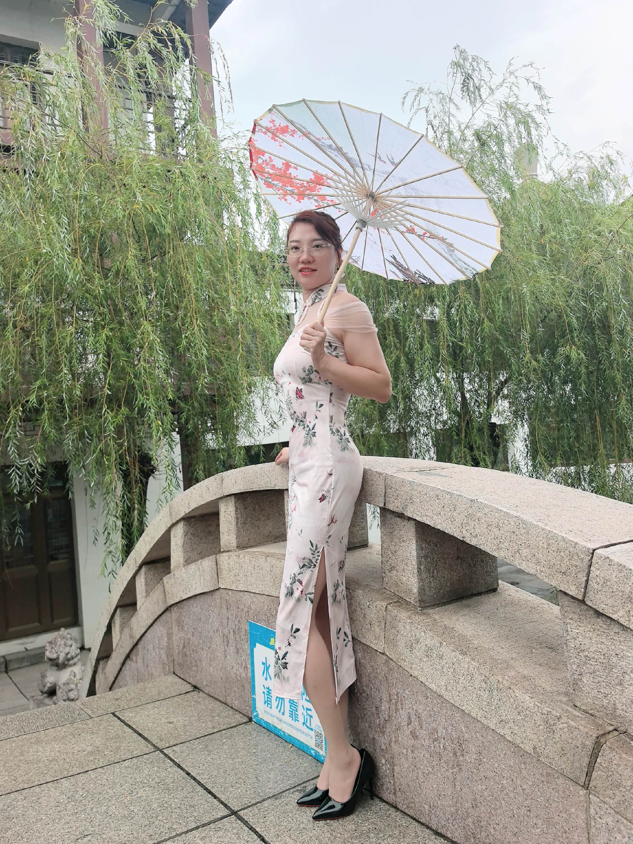 旗袍更适合我。
