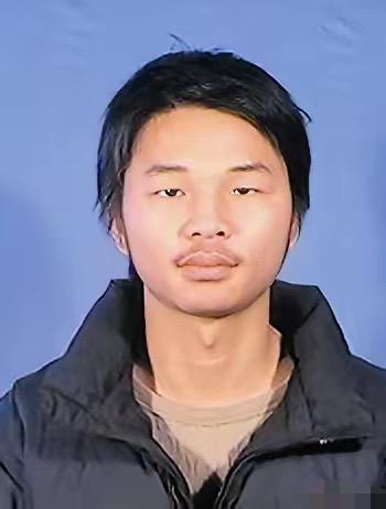 陈及时，19岁，湖北通山人，长江大学城建学院土木工程专业大一学生。2009年1