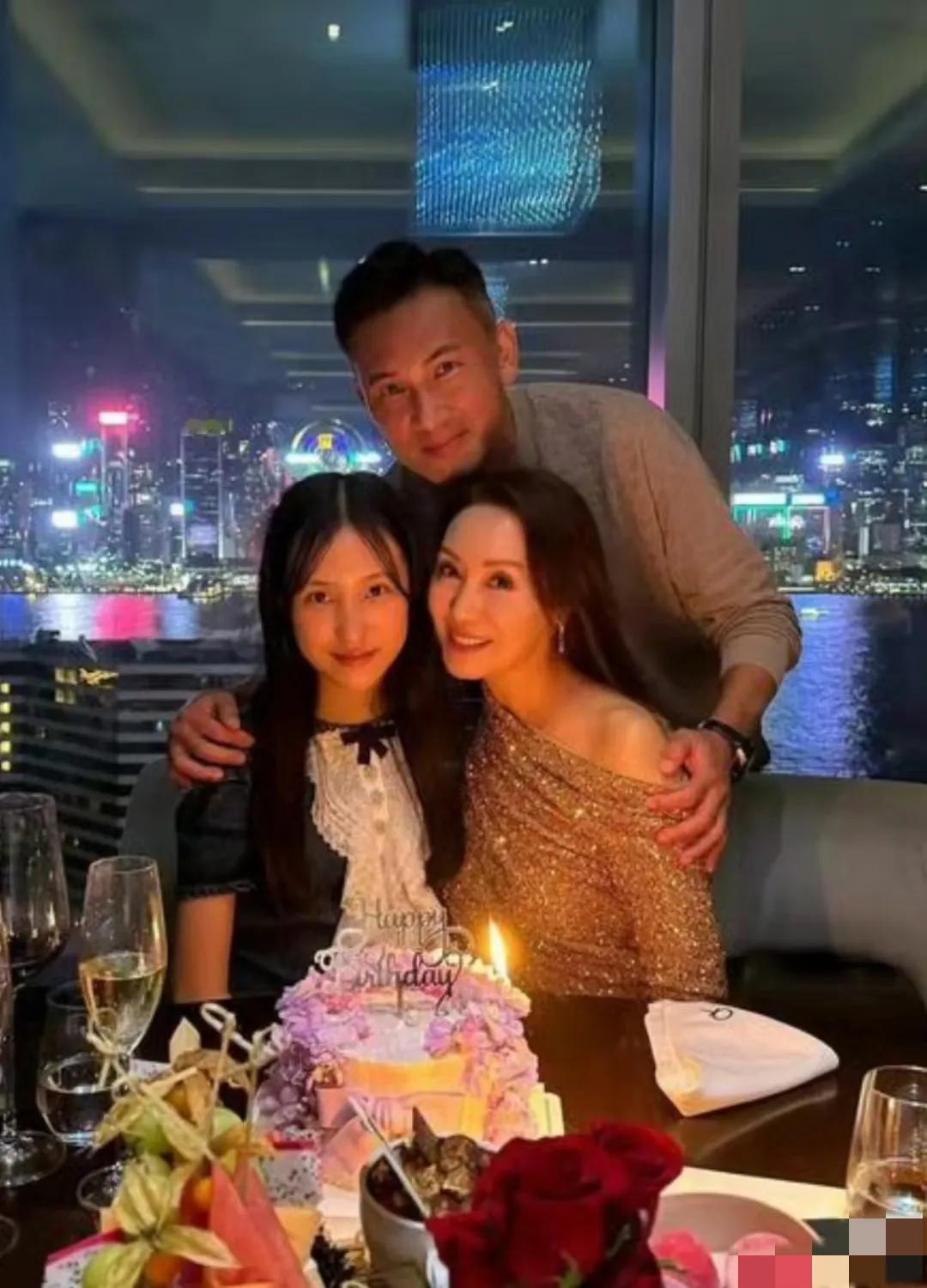 TVB女神郭可盈的女儿颜值超高呀，看起来和精致女神吴千语有几分相似。郭可盈晒出5