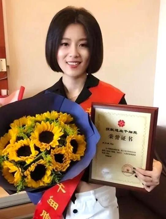 2017年，浙江姑娘许艾菲无偿为一位白血病男孩捐献骨髓。男孩痊愈后专程找到恩人，