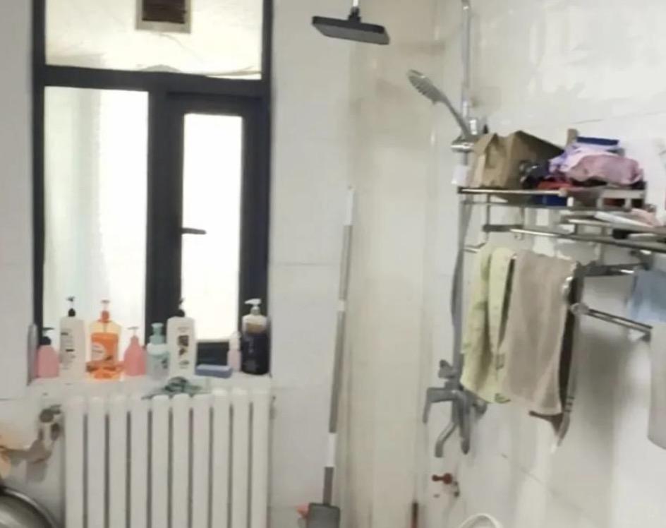 女孩自曝洗澡的时候遭到父亲偷看事件，总算是真相大白了，根本就不是咱们想的那样！