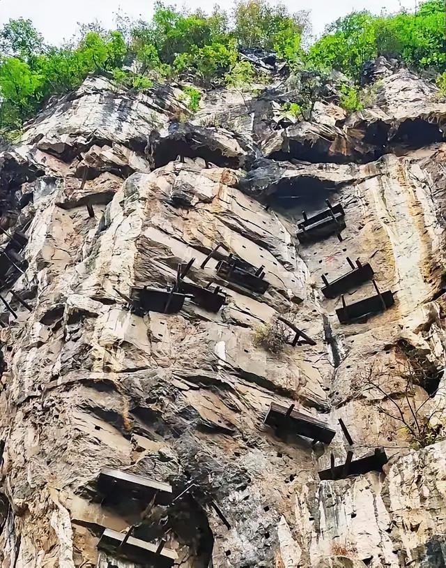 明朝万历元年，公元1573年，明朝调集14万大军，突袭九丝山，消灭了一个在中国历