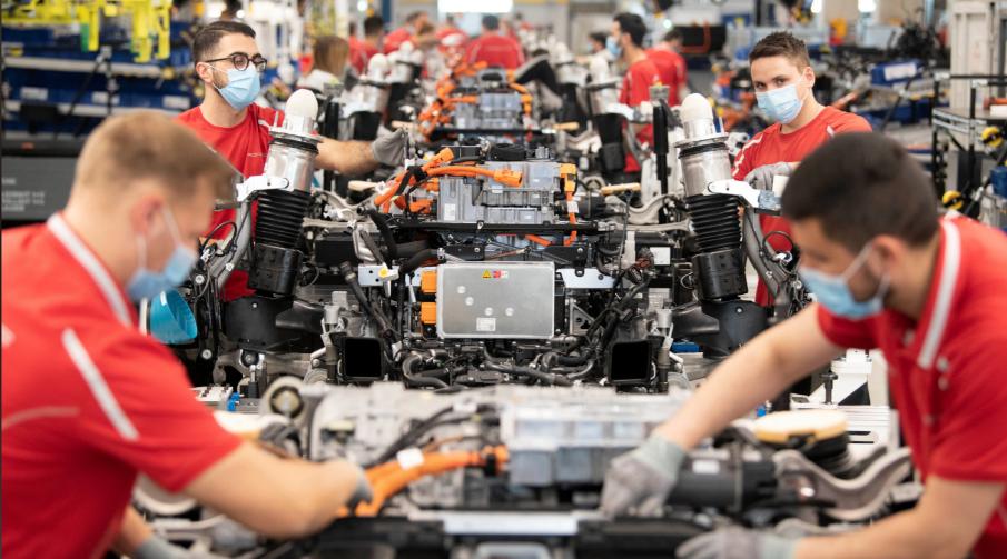 “德国引以为傲的机械制造业陷入三十年低谷”据彭博社报道，根据德国工程师游说组