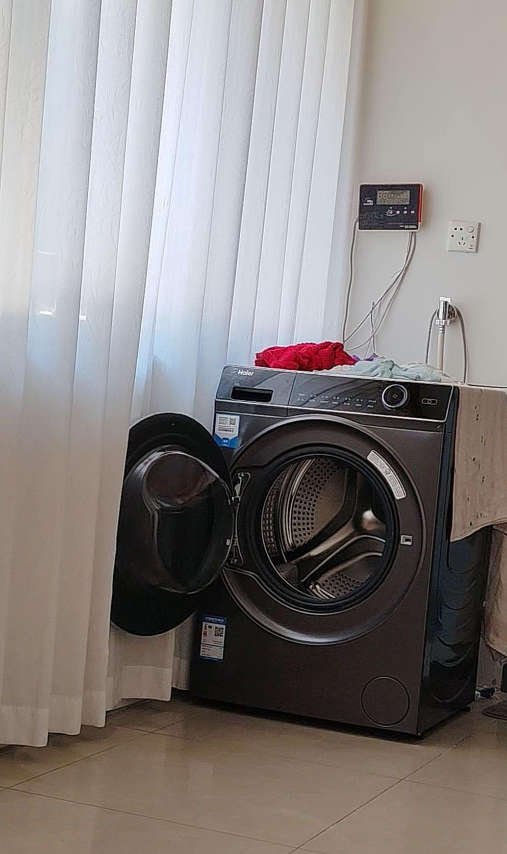 我妈每次洗完衣服，都要把洗衣机这样敞开，说是要通风晾干，不然洗衣机里的胶圈要生霉