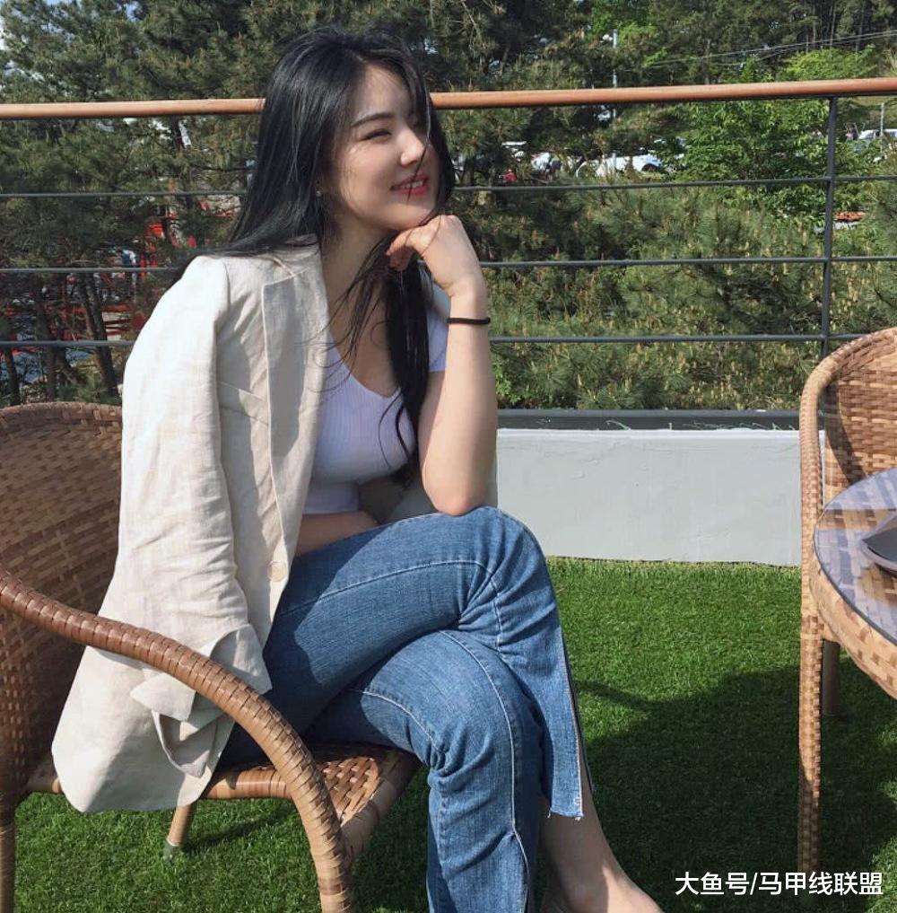 被称为“甜美女神”的她, 锻炼出健美的肌肉, 日常却很有女人魅力