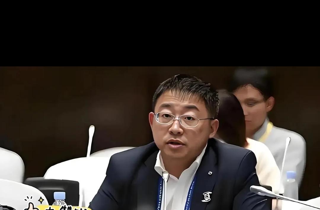 刚看完沈逸和那位教授的连线，心里真是堵得慌。本来盼着能有一场硬碰硬的思想交锋，结