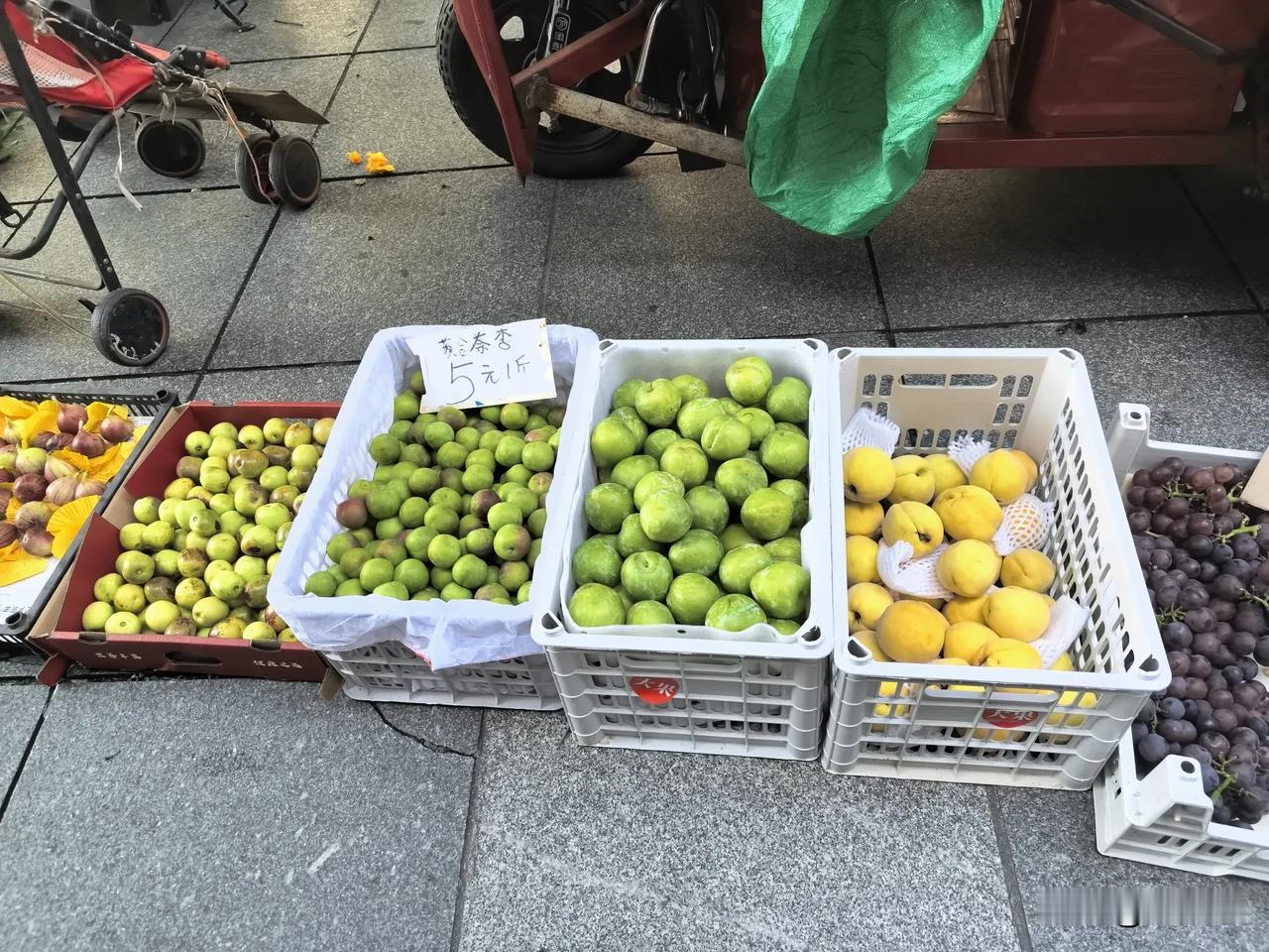 十年前吧去株洲炎陵买过一次黄桃和奈李，到现在还不能忘记那个味道，说实话黄桃感觉平
