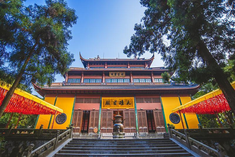 杭州官宣取消灵隐寺门票11月19日，记者从杭州西湖景区官方账号了解到，自2025