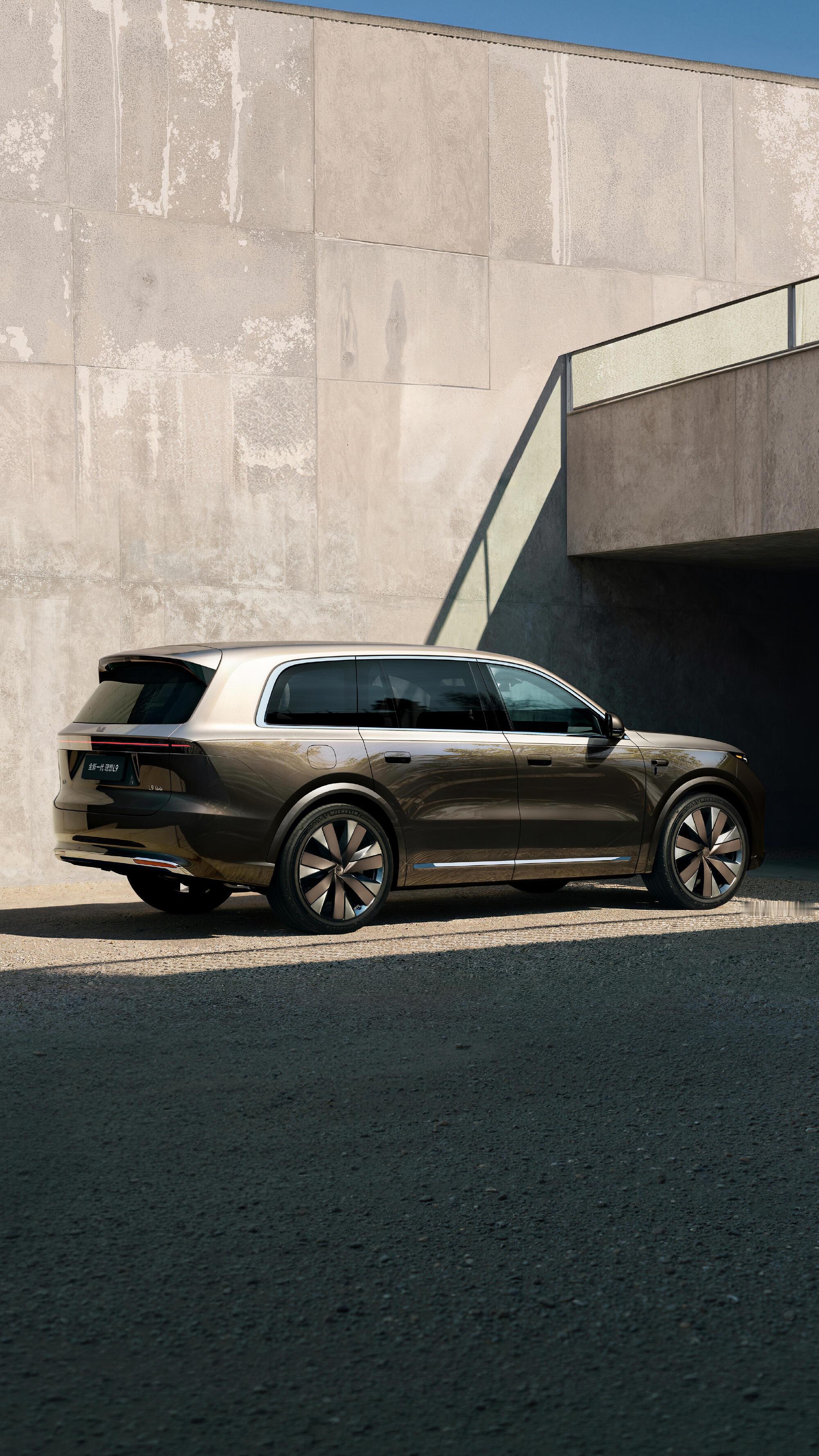 刚看了全新一代理想L9的资料，说实话这次思路挺明确的，不是堆参数，而是整车架构级