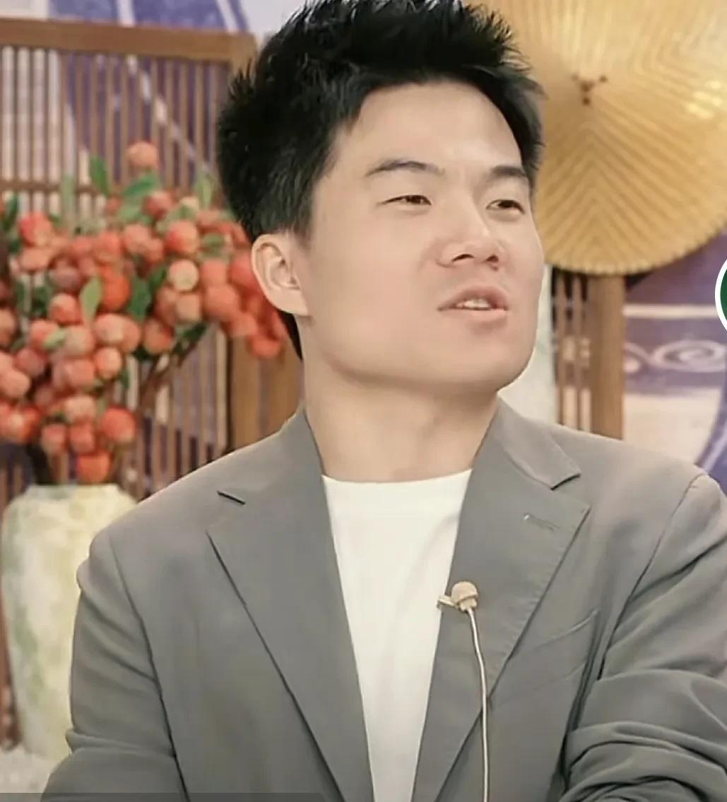 马骞又被老板“蛐蛐”了？本来以为宇辉和彤宝一唱一和够欢乐的了，没想到宇辉话题