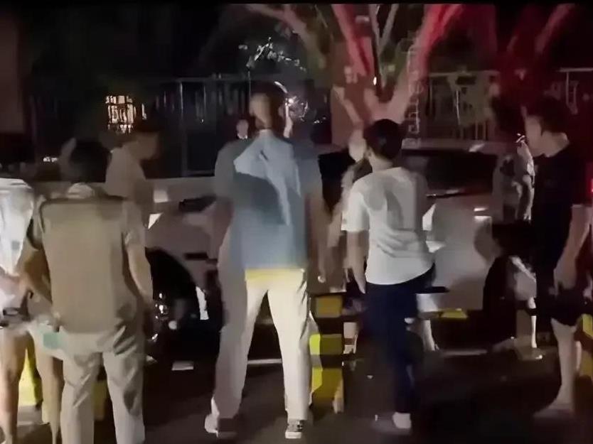 重庆巴南男子熊某驾车强行驶离致一死四伤事件发生后，我在官方通报中注意到，肇事者熊