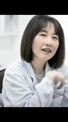 说真的……是真的挺漂亮，身材也好，而且从她日常视频看，她的性格应该也不错。都