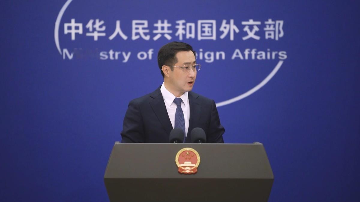 都以为稀土管制能按住荷兰，没想到人家反手就把中低端DUV光刻机也禁了，连老设备维