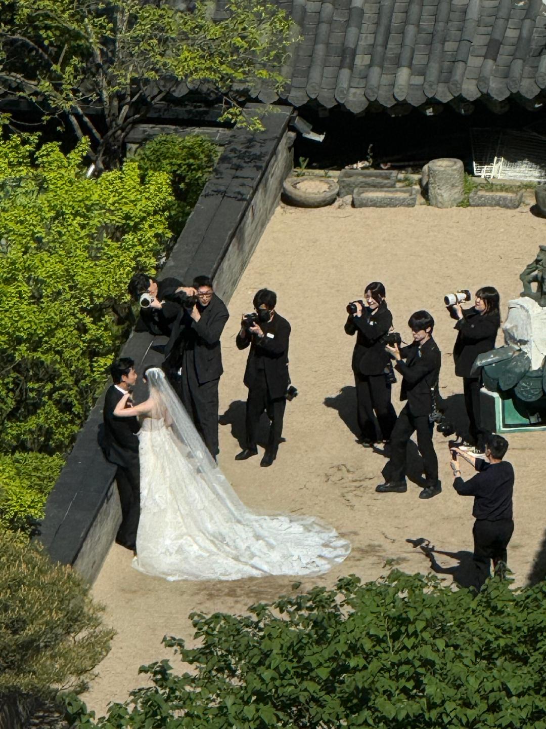 比韩国记者更快的是中国人偶遇玉泽演举行婚礼中国人就这么继续当世界街溜子