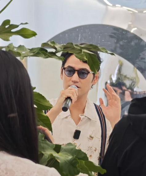 张歆艺袁弘看展超甜，婆婆带娃超幸福，6岁儿子颜值超高