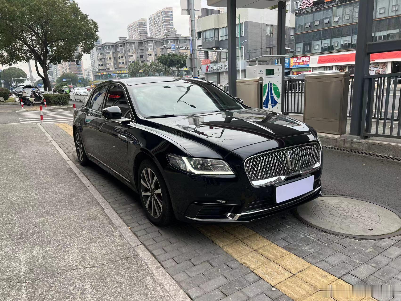 18年林肯大陆一手车10万公里车况好。价格不高，批发8万左右