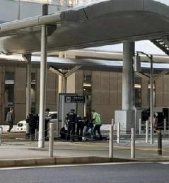 惊爆消息！中国男子在日本机场坠楼我国外交部一再提醒去日本旅游的人一定要注意安全