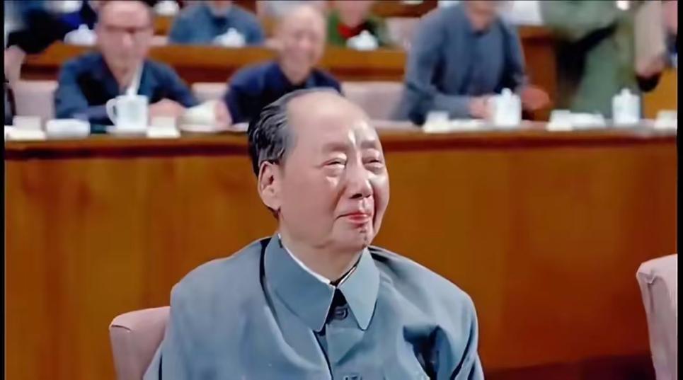 这是毛主席和周总理晚年时最真实的样貌，都看看吧，这不是演员扮演的。二位伟人穿