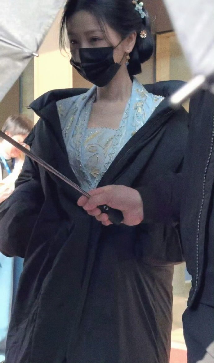 虞书欣云初令蓝裙虞书欣云初令首个妆造虞书欣云初令蓝裙