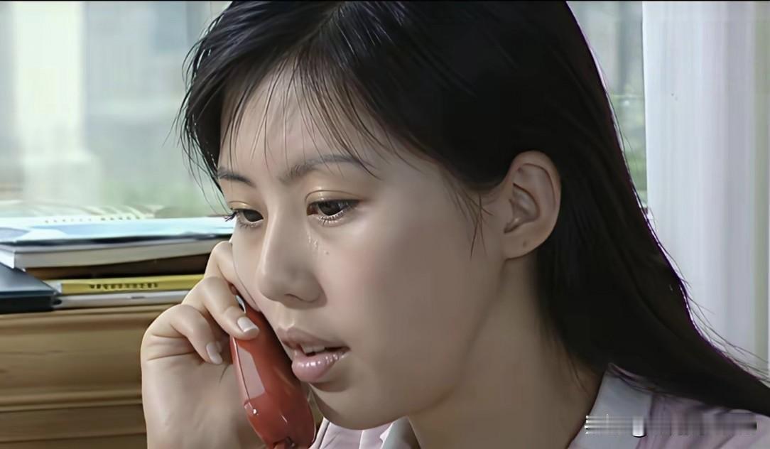 田朴珺刚出道时，看起来确实很普通，和漂亮根本不沾边，感觉还有点“土”，她最大的优