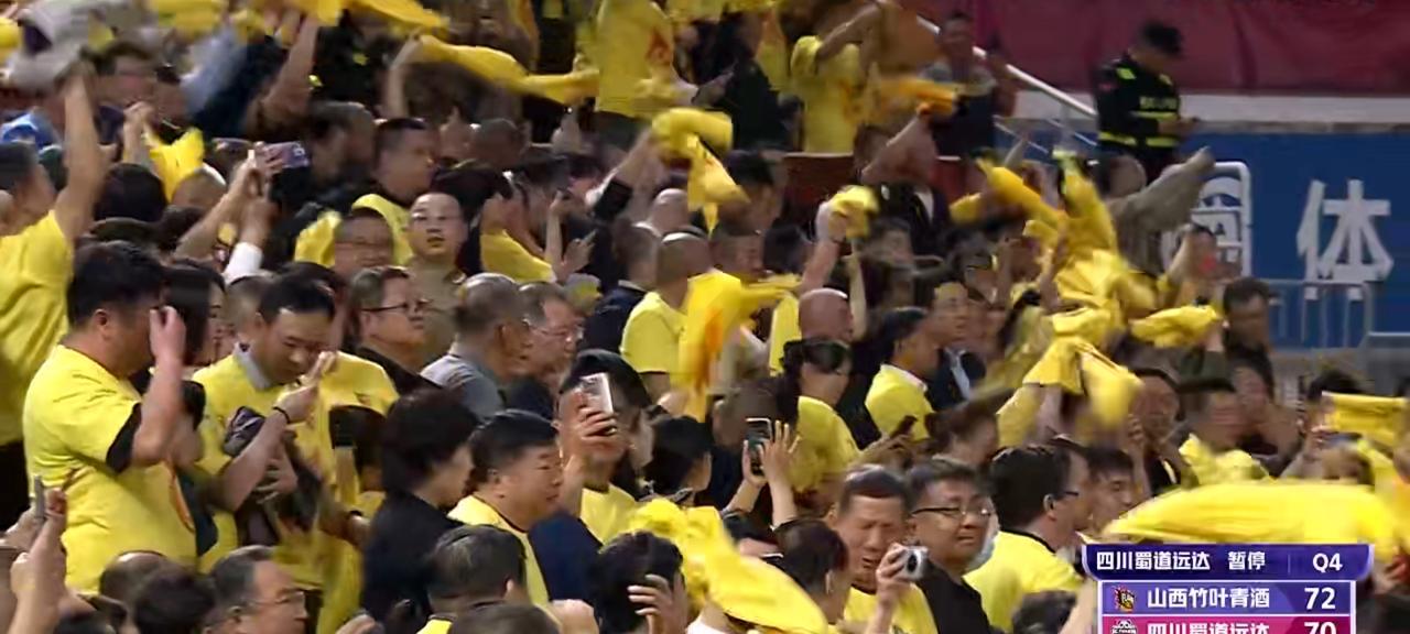 WCBA总决赛G2，山西女篮首发了张茹，就给比赛定下了防守的基调，在比分落