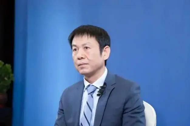 曾站在雷神山医院喊出“最后一堵墙”的他，如今塌房了！​2025年底，抗疫英雄