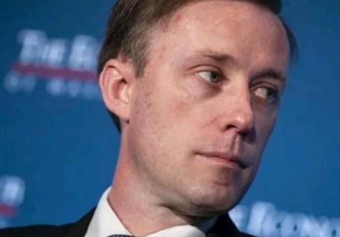 真是无官一身轻，美国前高官沙利文在退休之后疯狂曝猛料，他表示东升西降已经是大势所