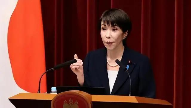 高市早苗急吼吼表态要访华，结果被自民党副总裁麻生太郎一盆冷水浇透，直言她此举草率