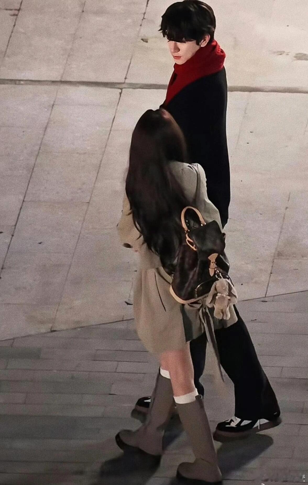 卢昱晓卢昱晓背的这只lv真好看狠狠种草了卢昱晓｜​​​
